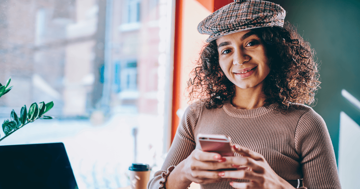 Customer reading push notification on mobile phone as alternative to SMS marketing through wallet pass